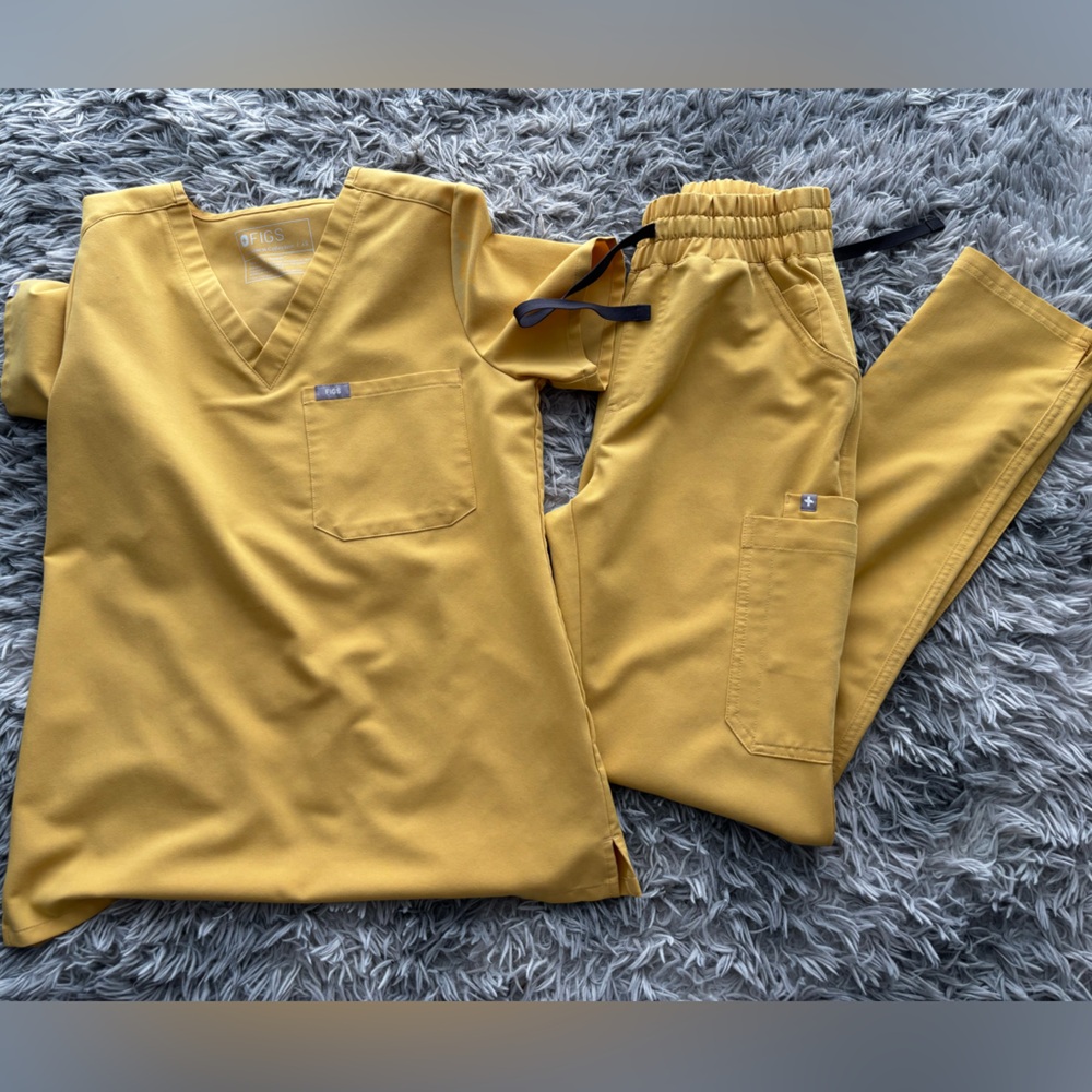 Figs Catarina One pocket top and High waisted skinny yola pant
